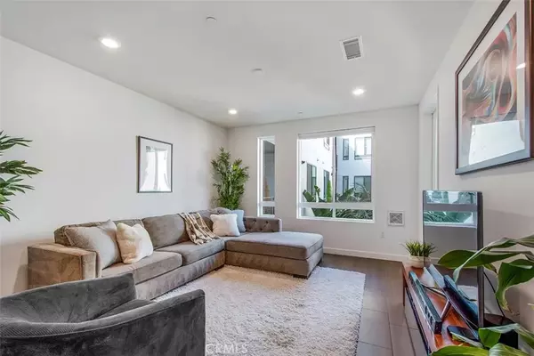 Irvine, CA 92612,1414 Nolita