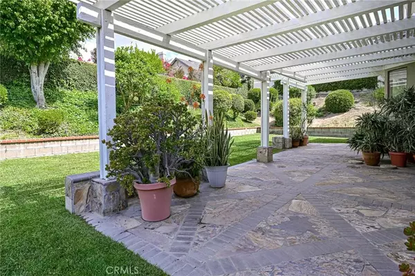 Yorba Linda, CA 92886,4357 SMOKETREE Avenue