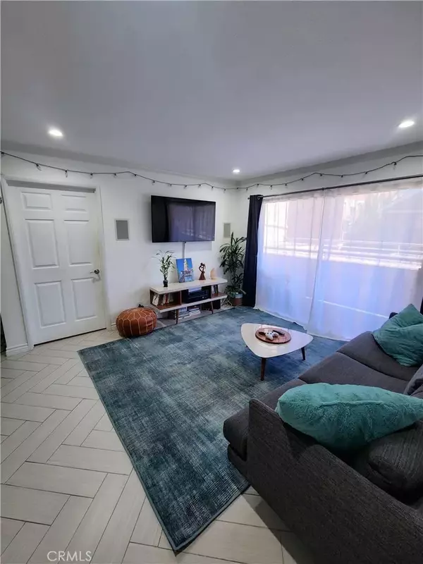 Long Beach, CA 90802,327 Chestnut Avenue #108