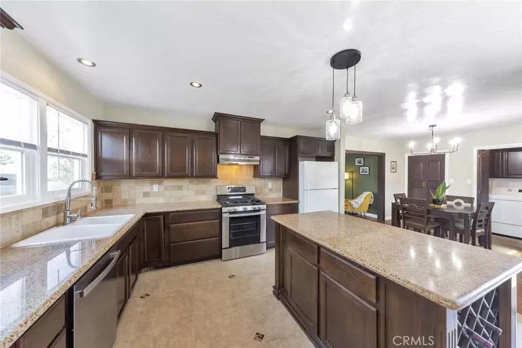 Lakewood, CA 90712,2933 Dollar Street