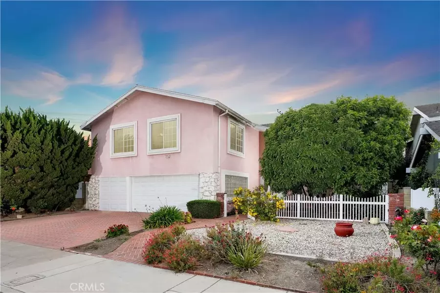 16371 Redlands Lane, Huntington Beach, CA 92647