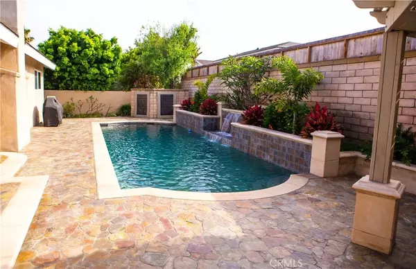 19361 Weymouth Lane, Huntington Beach, CA 92646