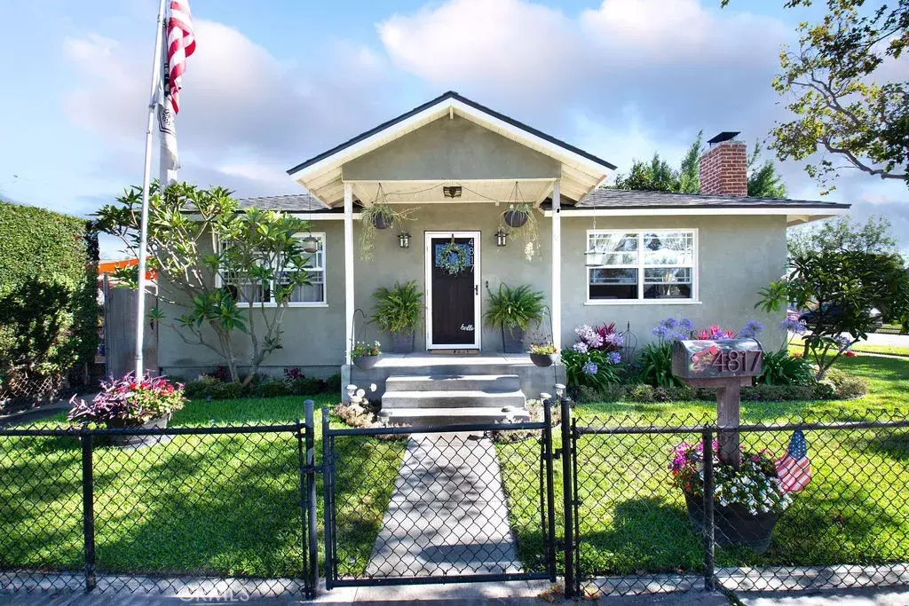 Lakewood, CA 90712,4817 Hedda Street