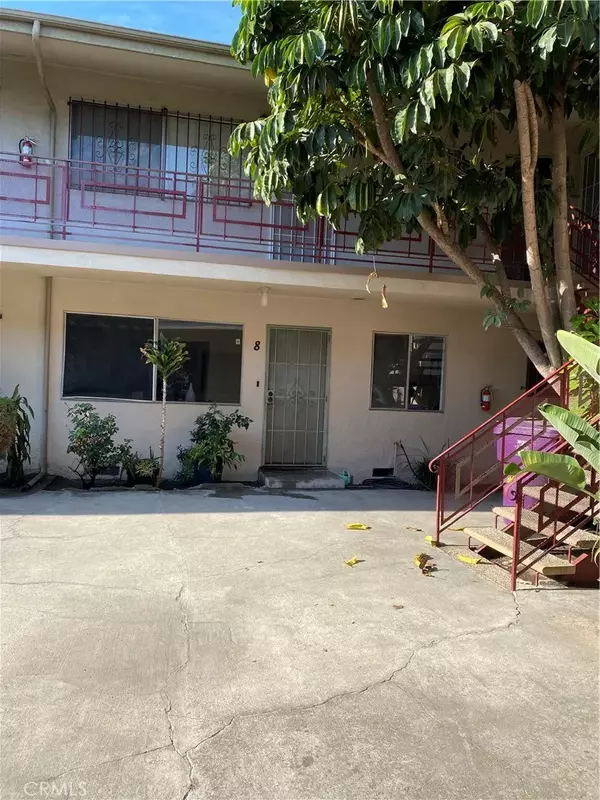 901 Linden Avenue #8,  Long Beach,  CA 90813