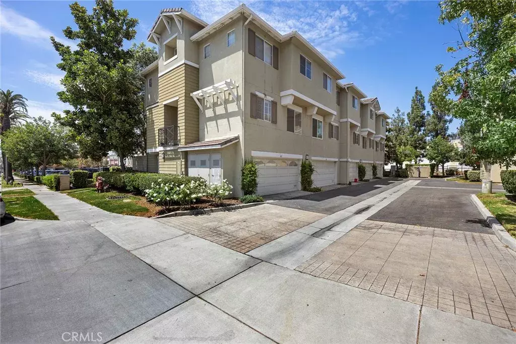 Brea, CA 92821,161 S Orange Avenue