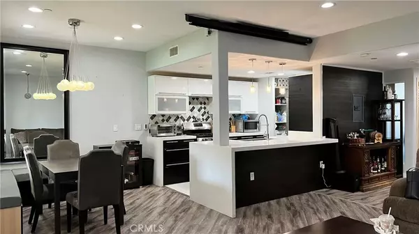 Fountain Valley, CA 92708,17230 Newhope Street #109