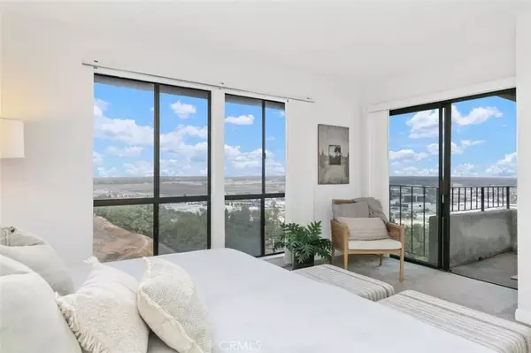 2600 E Panorama Drive #302, Signal Hill, CA 90755