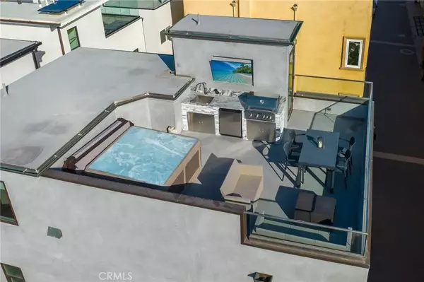 104 B Surfside, Surfside, CA 90743