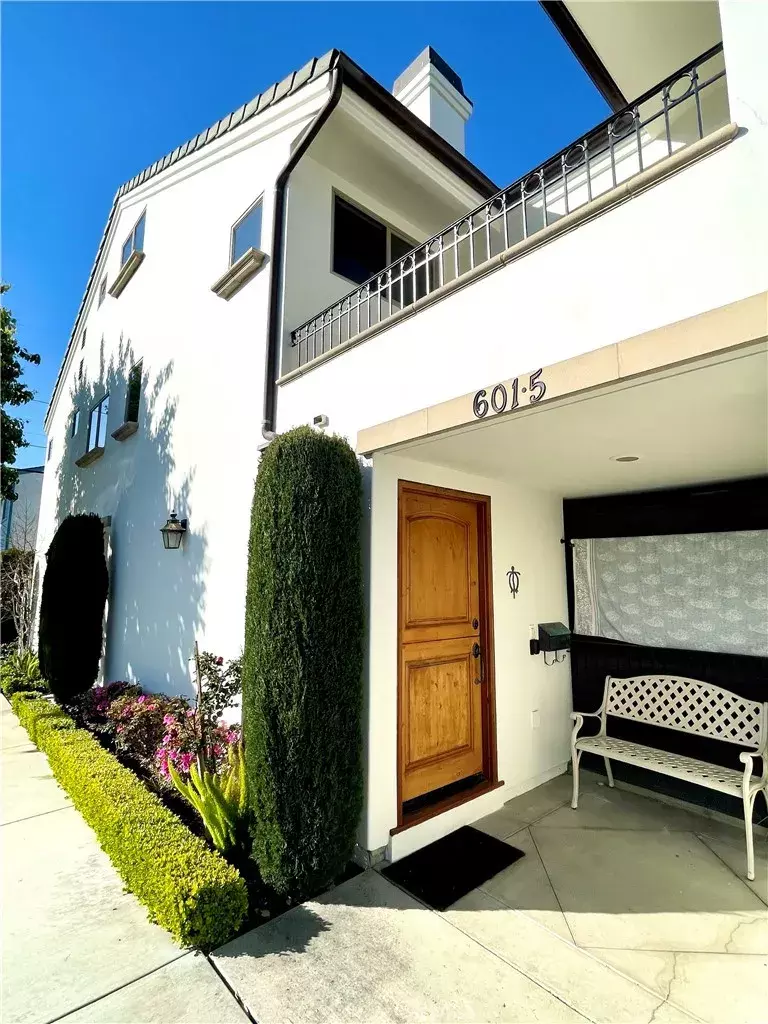 Corona Del Mar, CA 92625,601 Poinsettia Avenue