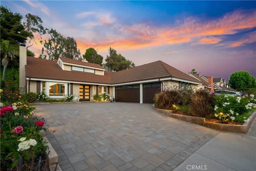 560 S Paseo De Luna, Anaheim Hills, CA 92807
