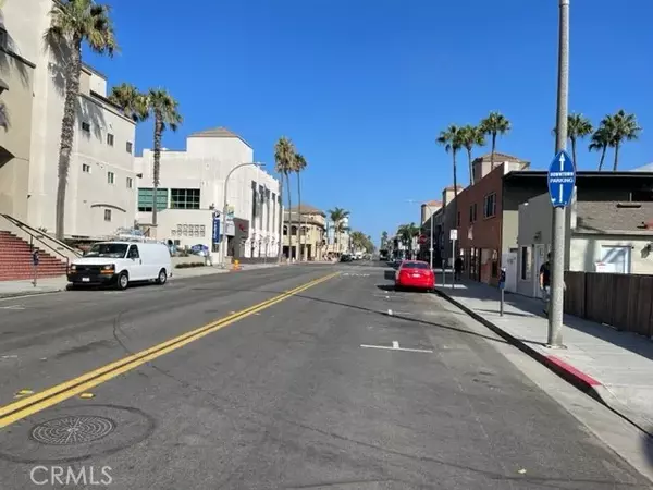 Huntington Beach, CA 92648,216 Walnut Avenue