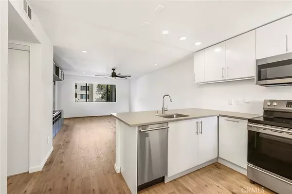 Long Beach, CA 90804,2332 E 17th Street #104