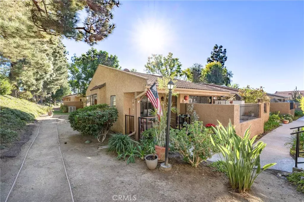 Yorba Linda, CA 92886,4716 Lakeview Avenue #13