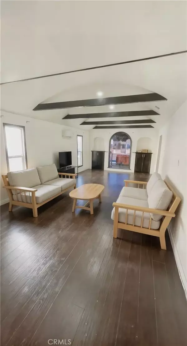 Long Beach, CA 90805,1061 E South Street