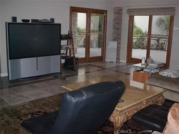 Glendale, CA 91206,2124 Glen Ivy Drive