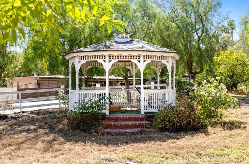 Orange, CA 92869,10911 Meads