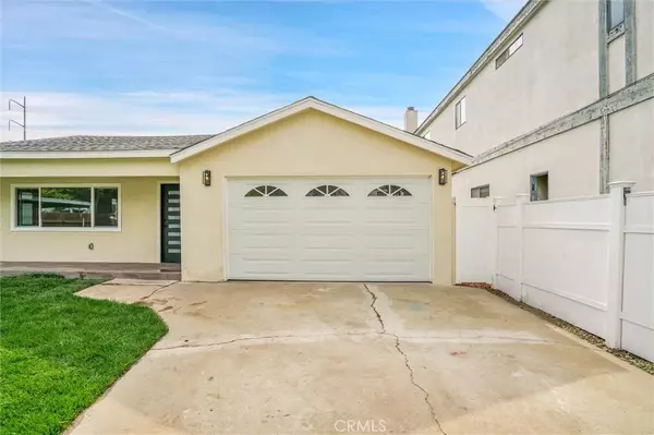 Lawndale, CA 90260,15017 Kingsdale Avenue