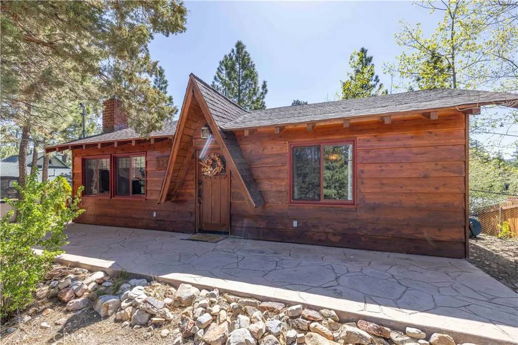 324 Hilltop Lane, Big Bear City, CA 92314