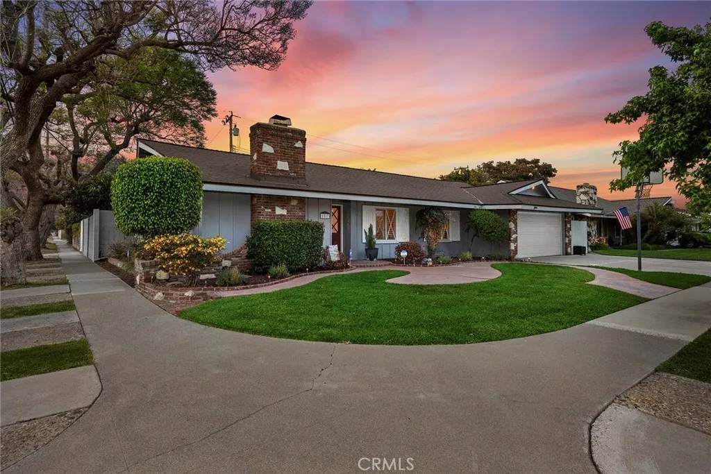 1517 E 19th Street, Santa Ana, CA 92705
