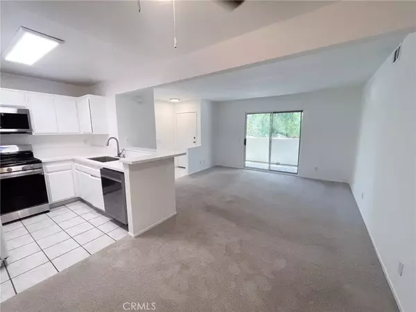 Newhall, CA 91321,21314 Nandina Lane #203