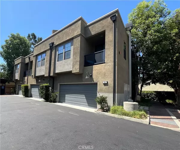 561 W Maple Avenue, Orange, CA 92868