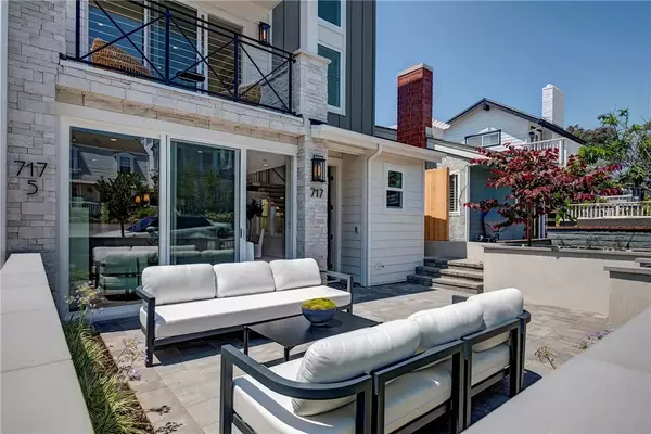 Corona Del Mar, CA 92625,717 Poinsettia Avenue