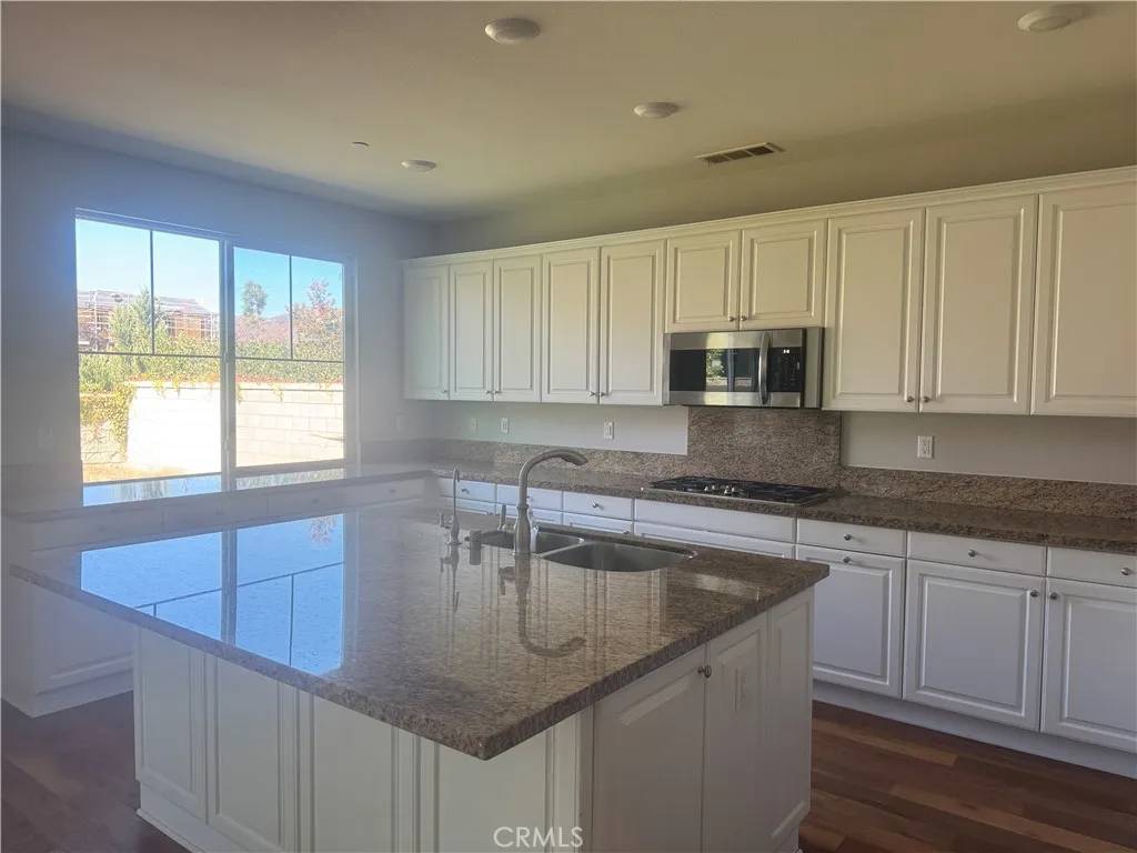 Wildomar, CA 92595,23340 Rhinestone Court