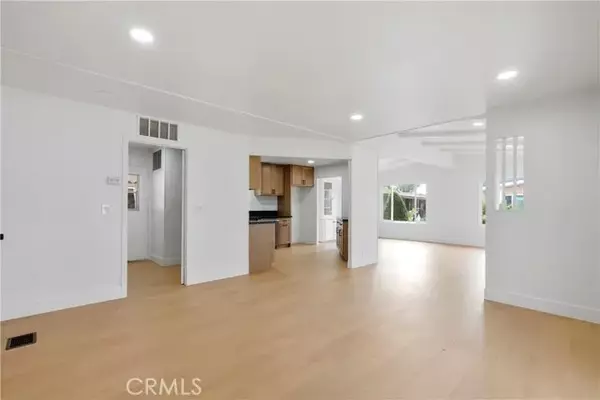 Anaheim, CA 92801,1919 W Coronet #40