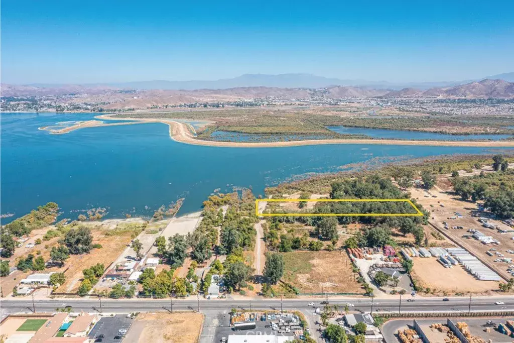 Lake Elsinore, CA 92530,0 371-130-012