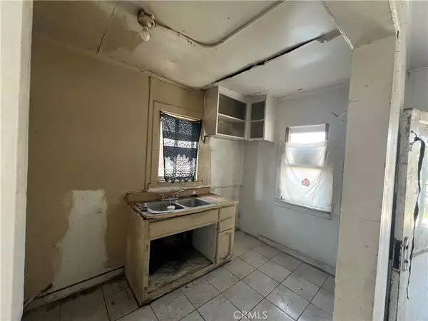 Compton, CA 90222,2424 E Stockwell Street
