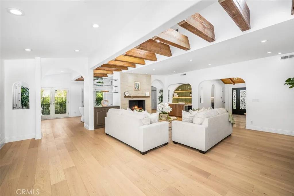 Sherman Oaks, CA 91403,3713 Royal Woods Drive