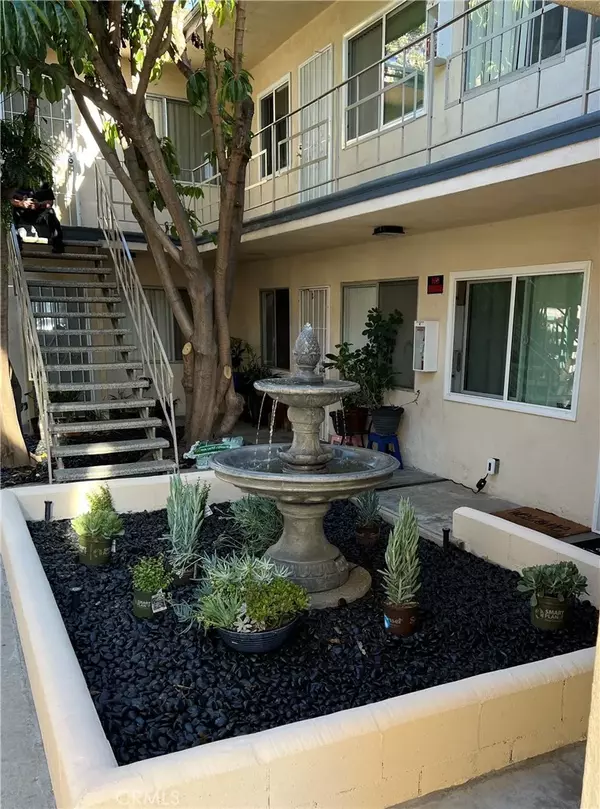 4635 N Bellflower Boulevard, Long Beach, CA 90808