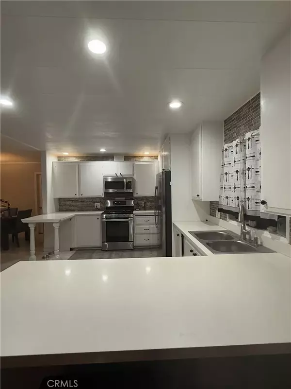 Anaheim, CA 92806,320 N Park Vista #115