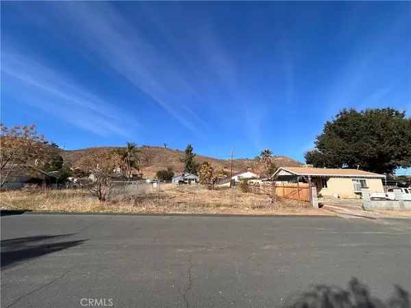 2 Lake St, Lake Elsinore, CA 92530