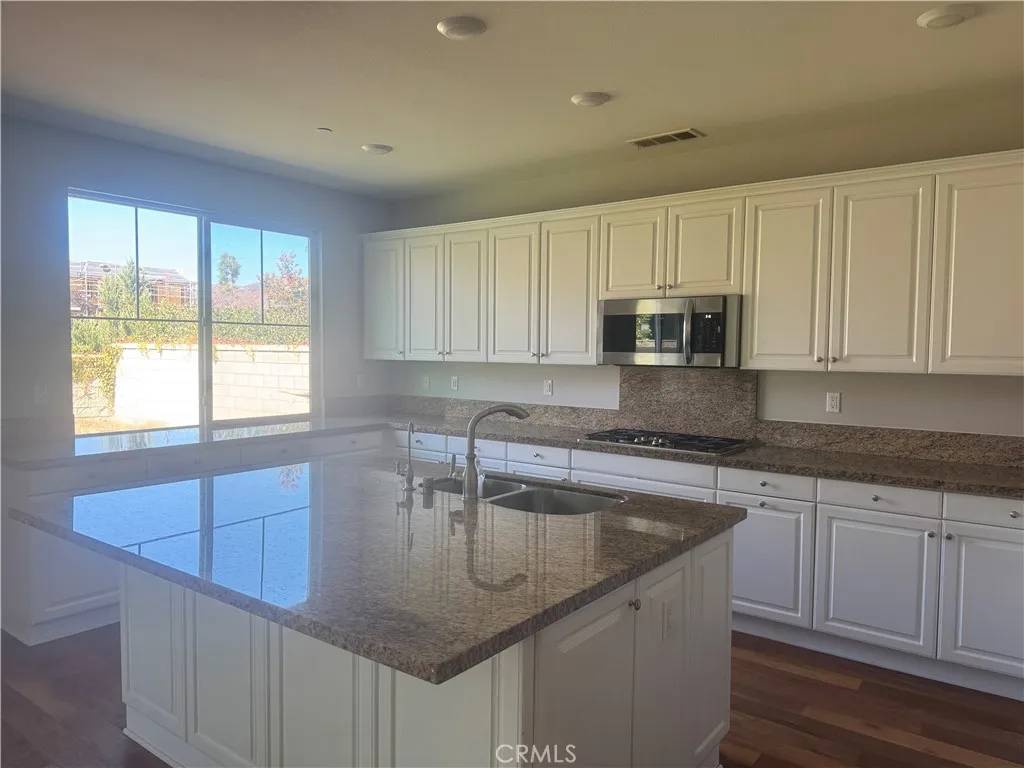 Wildomar, CA 92595,23340 Rhinestone Court