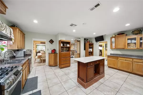 Sun Valley, CA 91352,10833 Saticoy Street