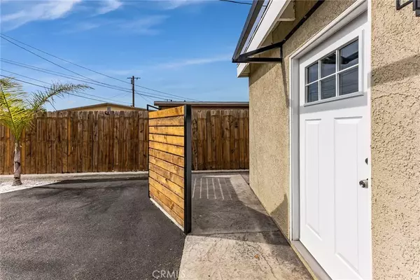 North Hollywood, CA 91605,12008 Roscoe Blvd