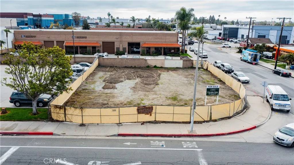 Huntington Beach, CA 92647,7422 Warner