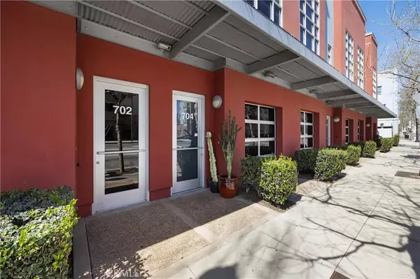 Santa Ana, CA 92701,704 N Santiago Street