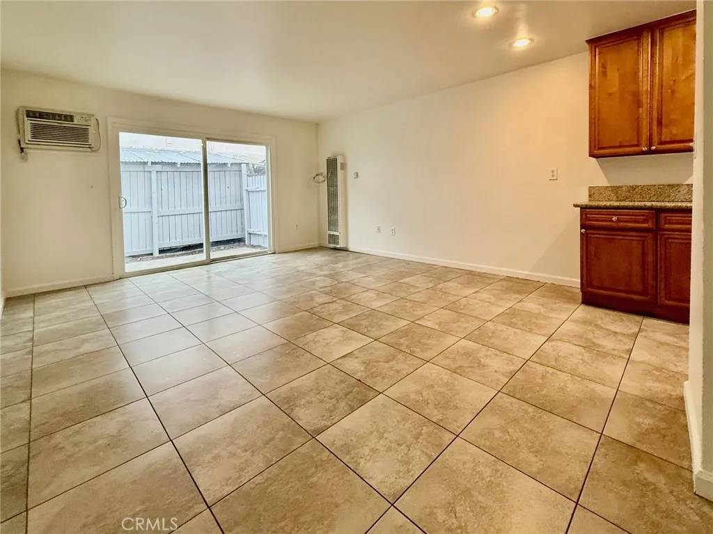 1001 E Grant Street #D3, Santa Ana, CA 92701