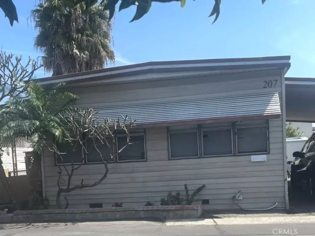 Santa Ana, CA 92703,207 NICE #243