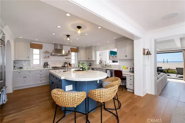 Newport Beach, CA 92661,1228 W Oceanfront