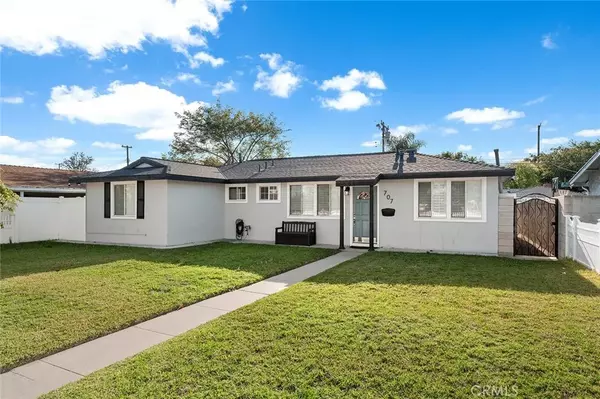 Fullerton, CA 92833,707 S Pine Drive