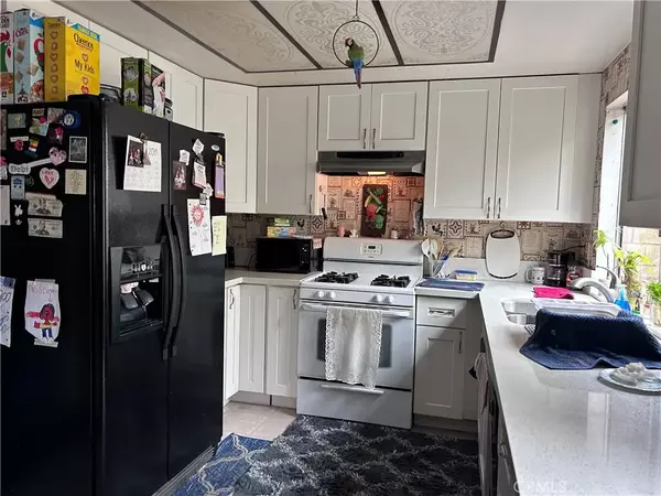 Midway City, CA 92655,7750 Bolsa Avenue #11