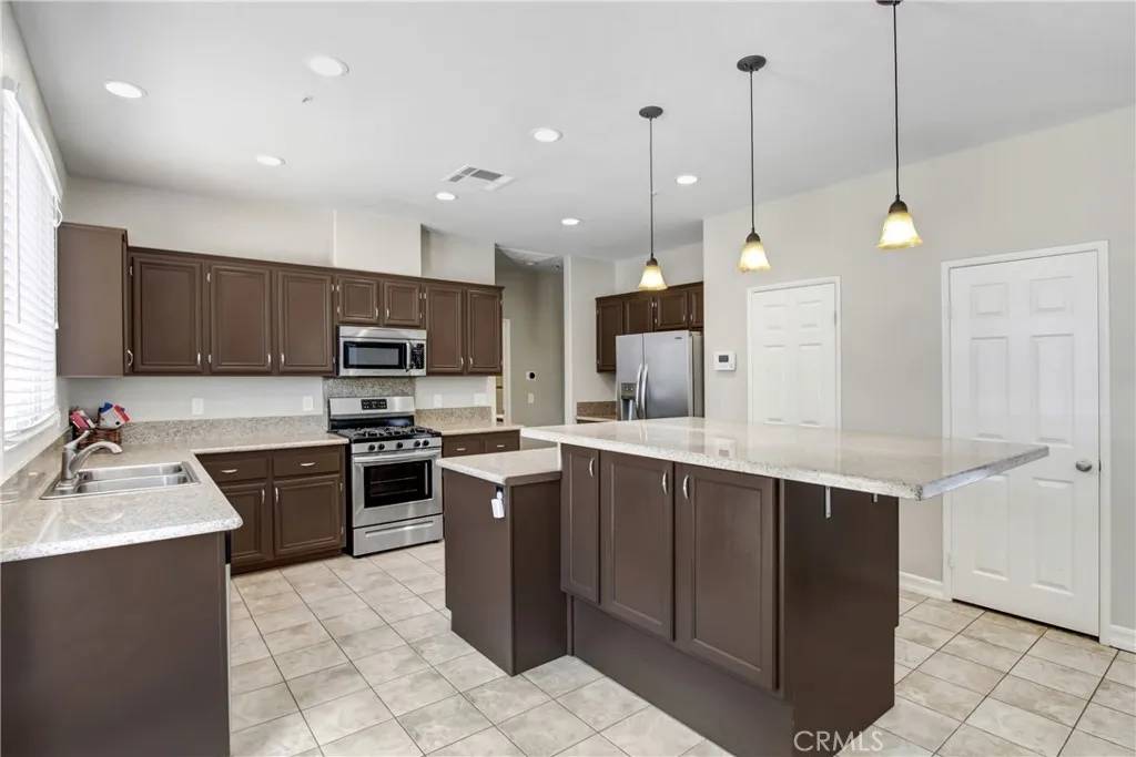 Fontana, CA 92336,7184 Almeria Avenue