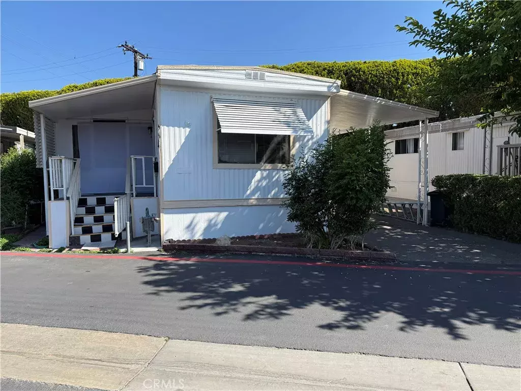 Santa Ana, CA 92707,1527 S Standard #28