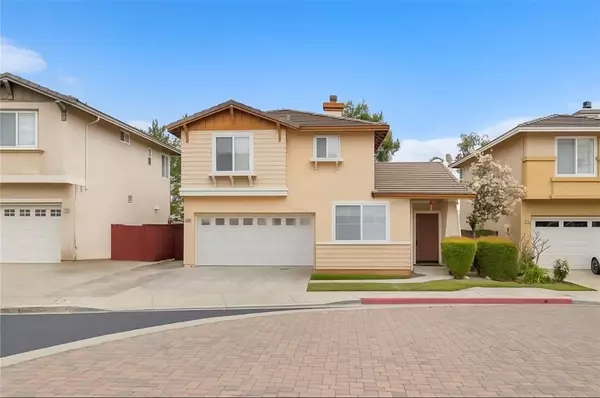 2216 Jeans Court, Signal Hill, CA 90755