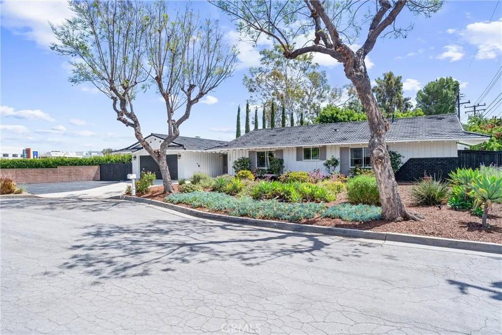Fullerton, CA 92835,200 Friar Place