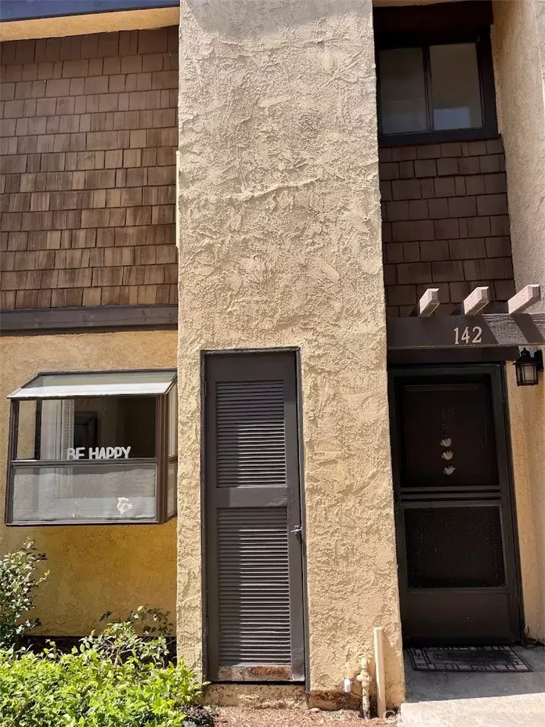 Lakewood, CA 90715,12750 Centralia Street #142