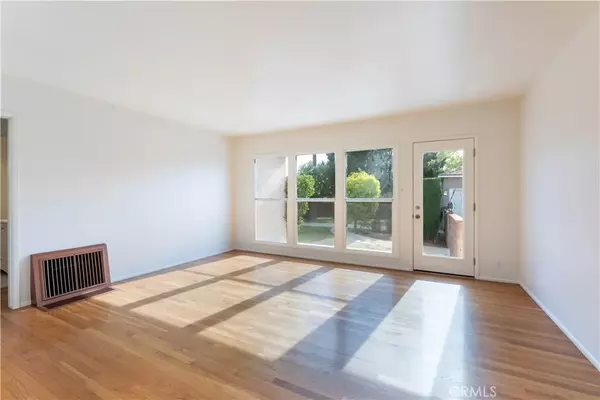 Lakewood, CA 90712,5032 Verdura Avenue